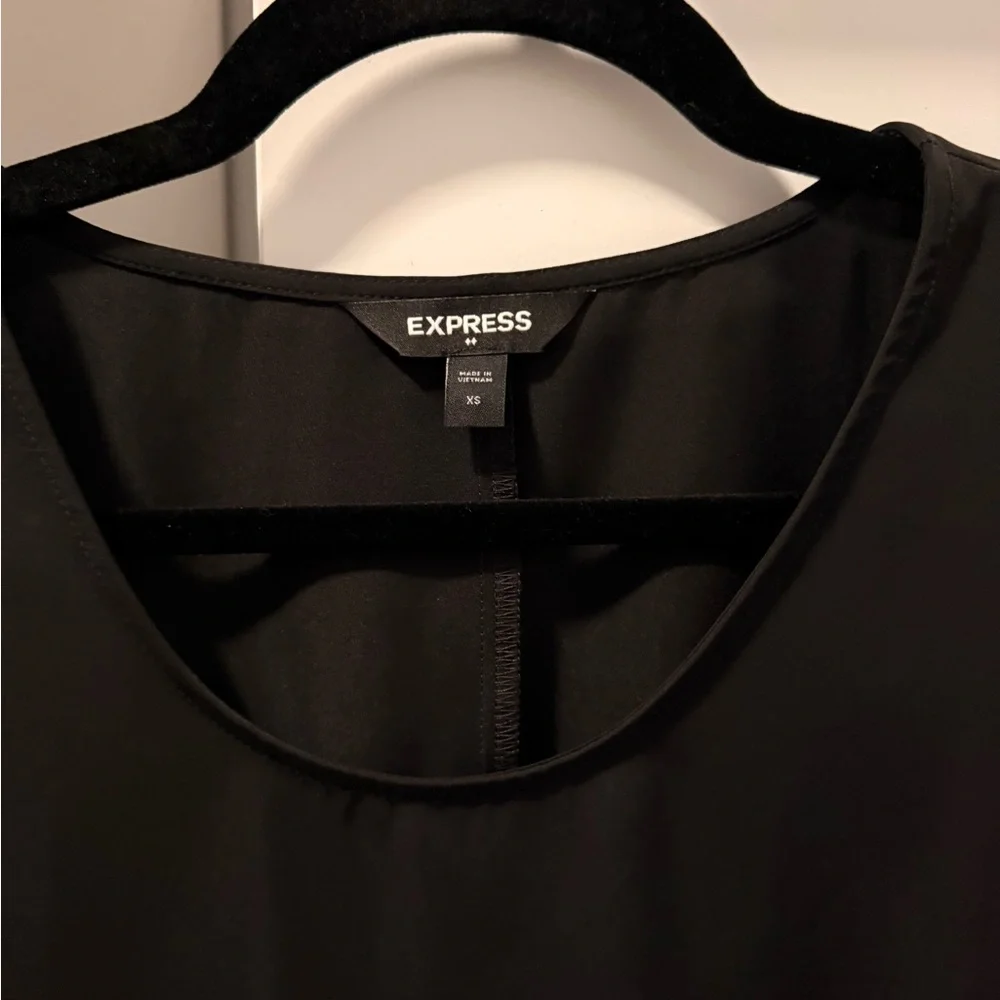 Express Black Cap Sleeve Scoop Neck Top - Picture 3 of 3